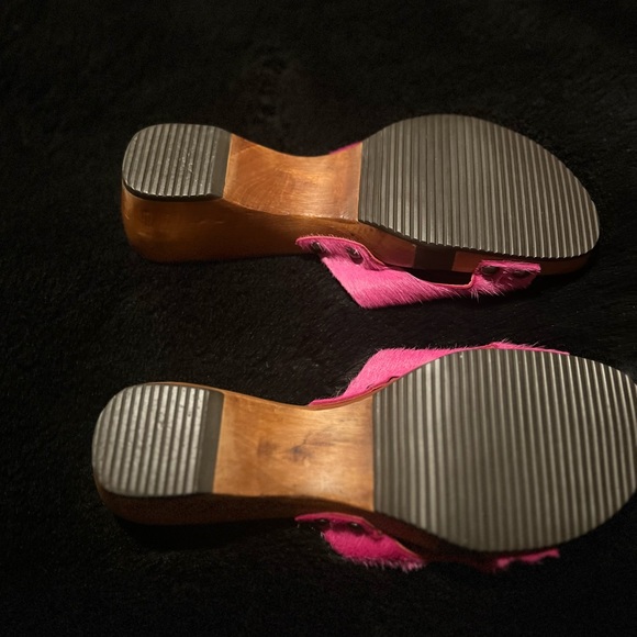 beautiful pink swedes💕 - Picture 5 of 7